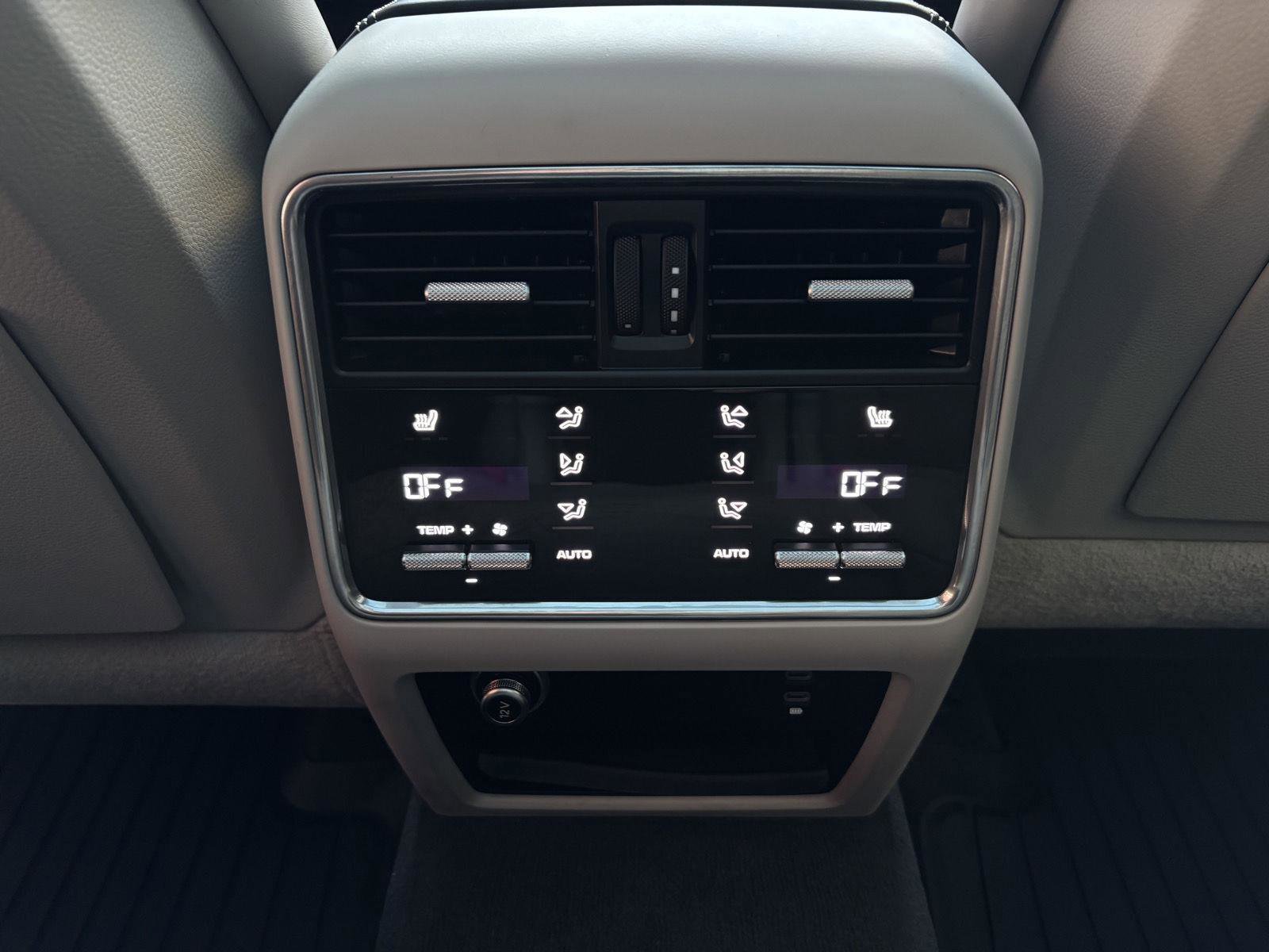Used 2022 Porsche Cayenne AWD/4WD image 25