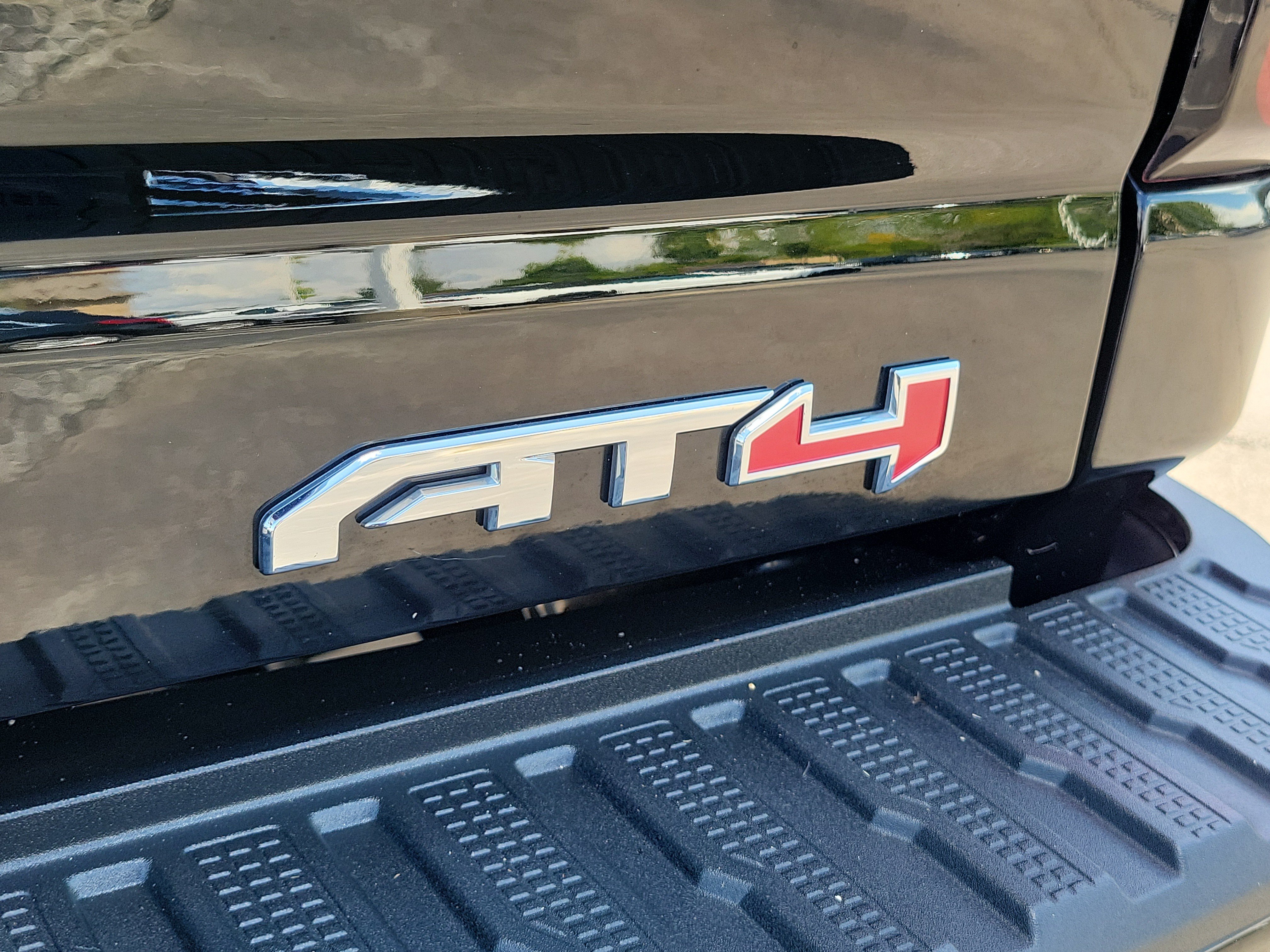 Used 2022 GMC Sierra 2500 AT4 w/ AT4 Premium Plus Package AWD/4WD image 6