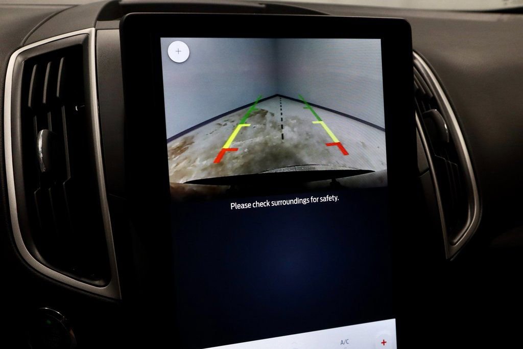 Certified 2023 Ford Edge SE image 2