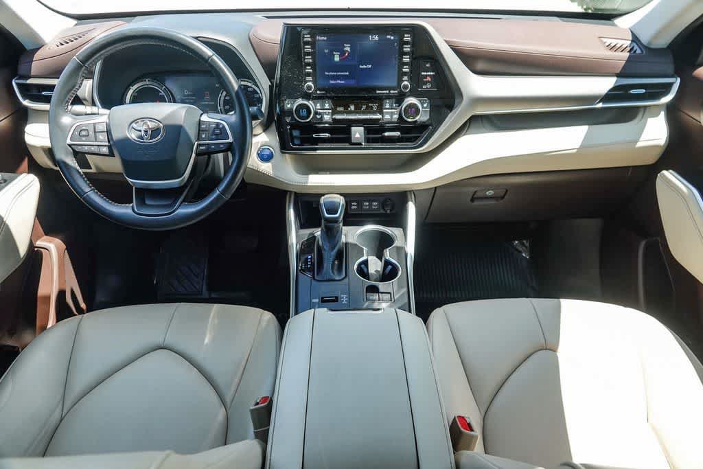 Used 2022 Toyota Highlander XLE FWD image 11