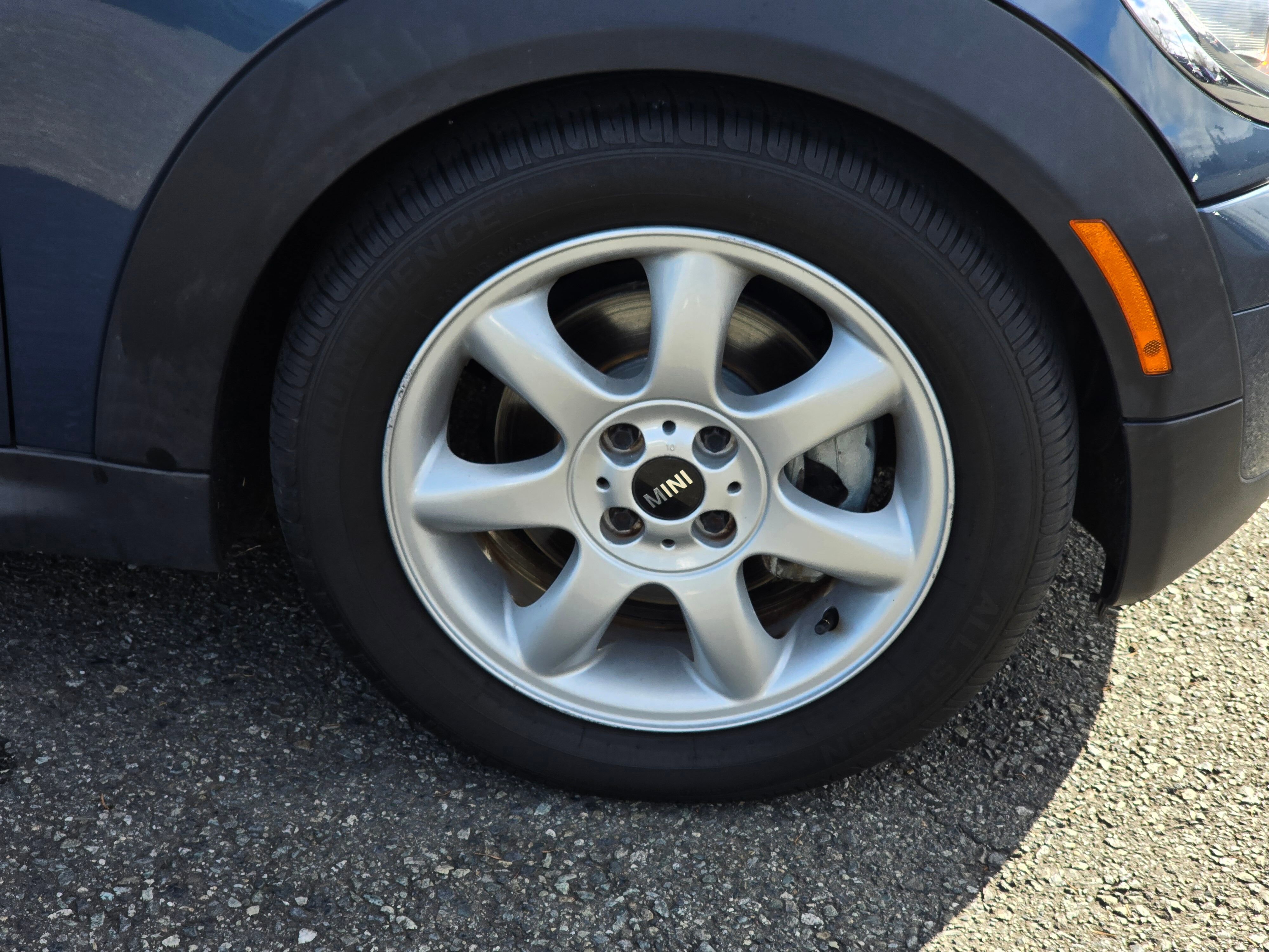 Used 2010 MINI Cooper Clubman Hardtop image 9