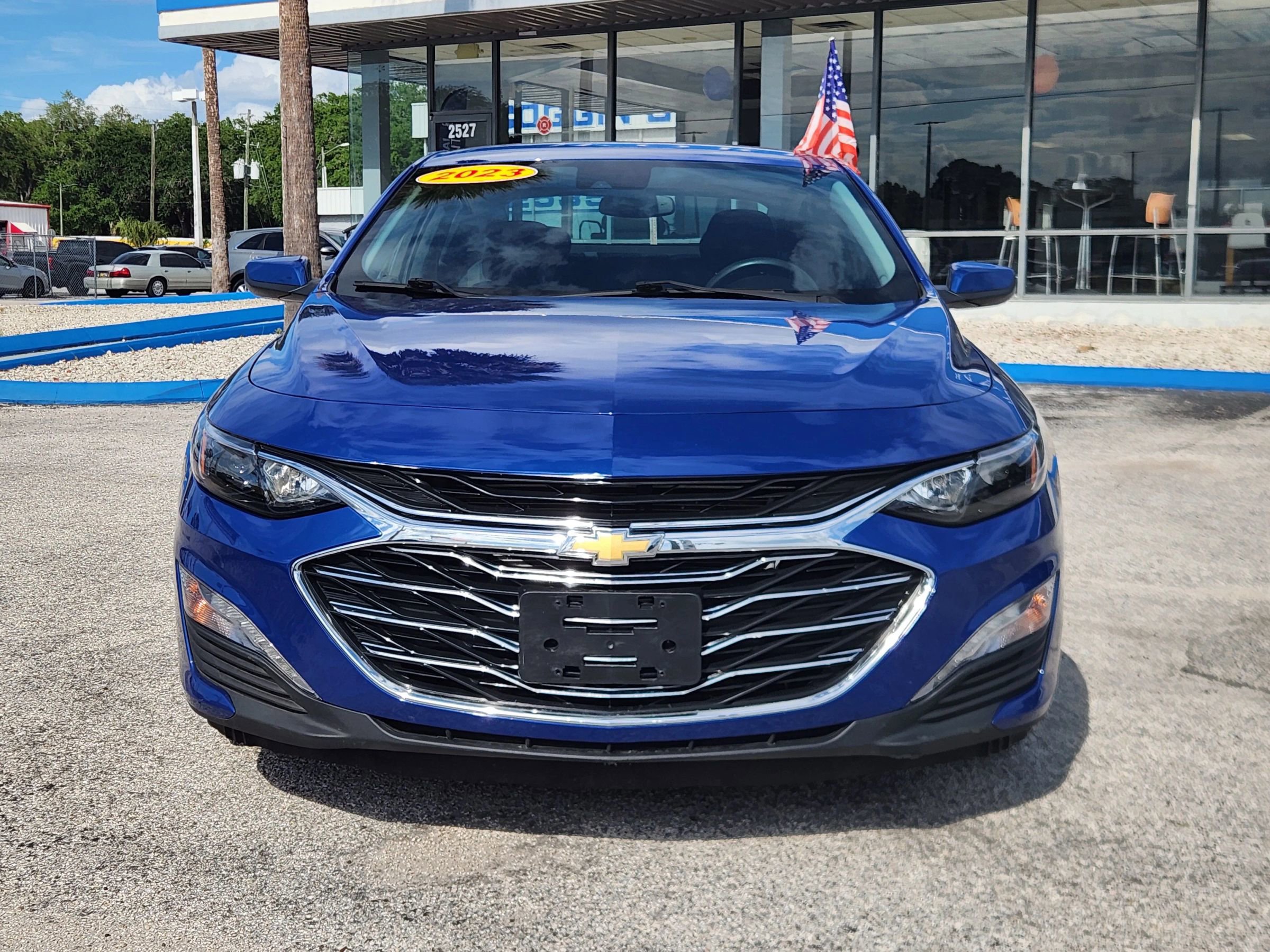 Used 2023 Chevrolet Malibu LT FWD image 2