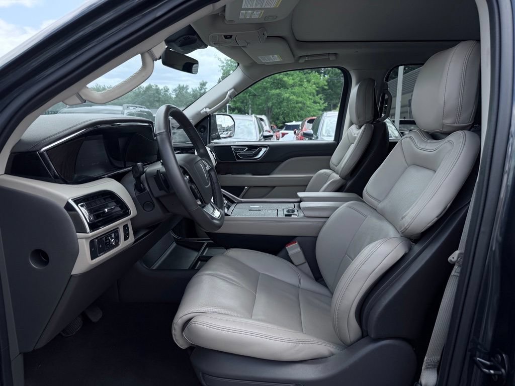 Used 2022 Lincoln Navigator 4WD image 23