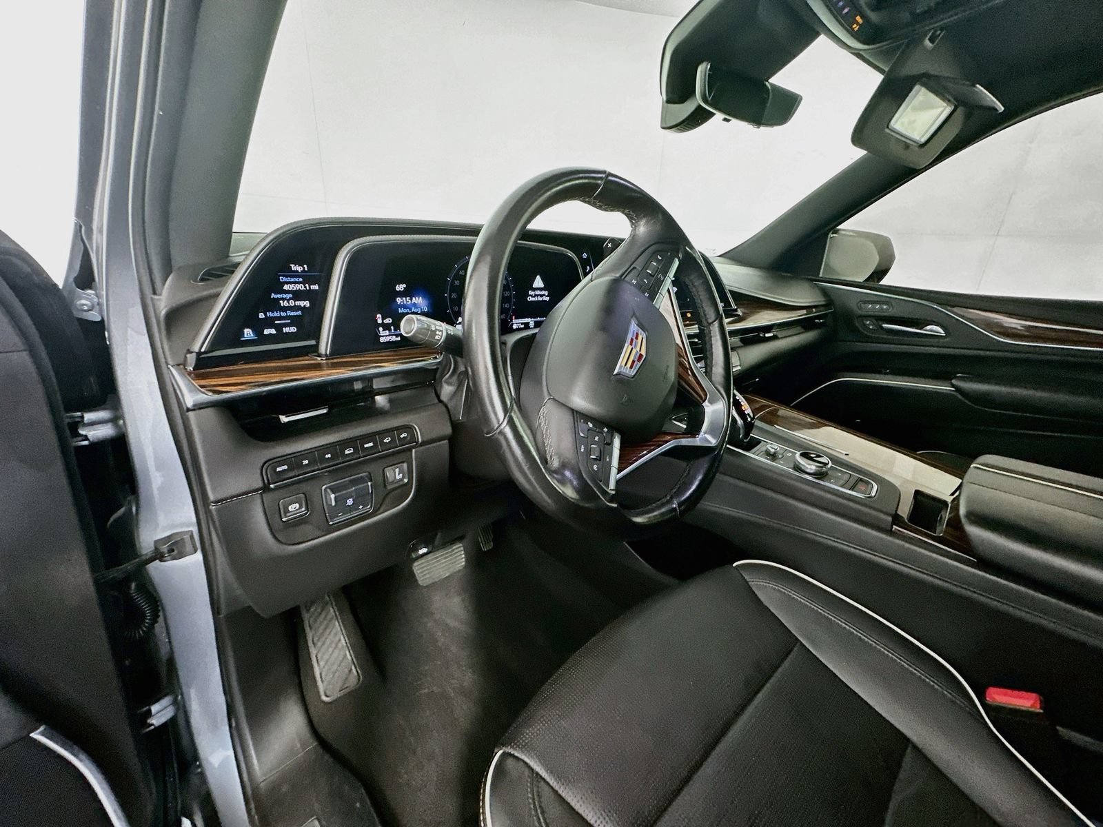 Used 2021 Cadillac Escalade ESV Premium Luxury w/ Driver Assist Tech Package AWD/4WD image 9