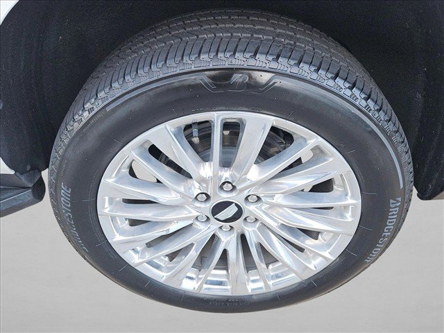 Used 2025 Cadillac Escalade Premium Luxury AWD/4WD image 24