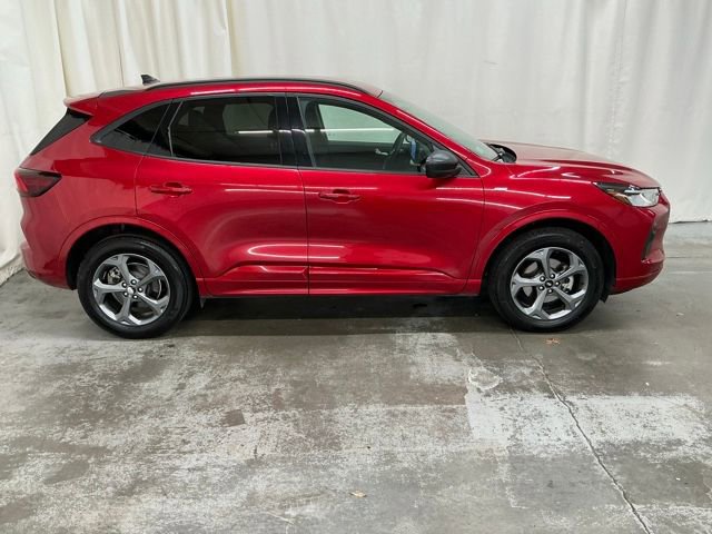 Used 2024 Ford Escape ST-Line w/ Tech Pack #1 AWD/4WD image 2