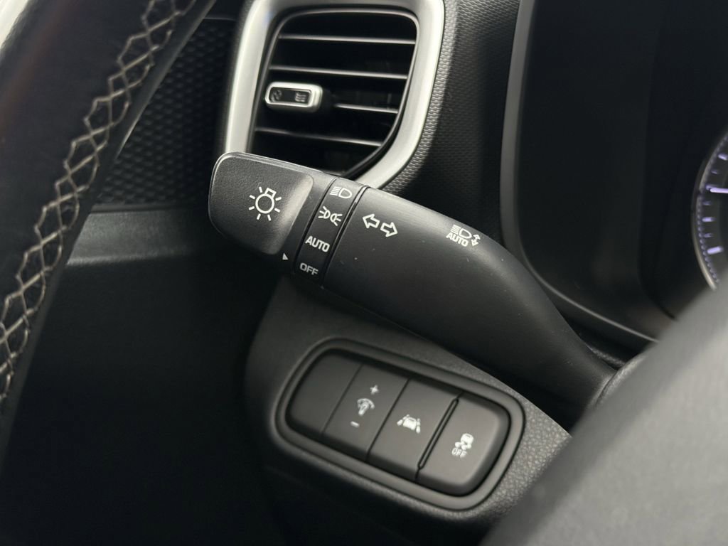 Used 2022 Hyundai Venue SEL image 14