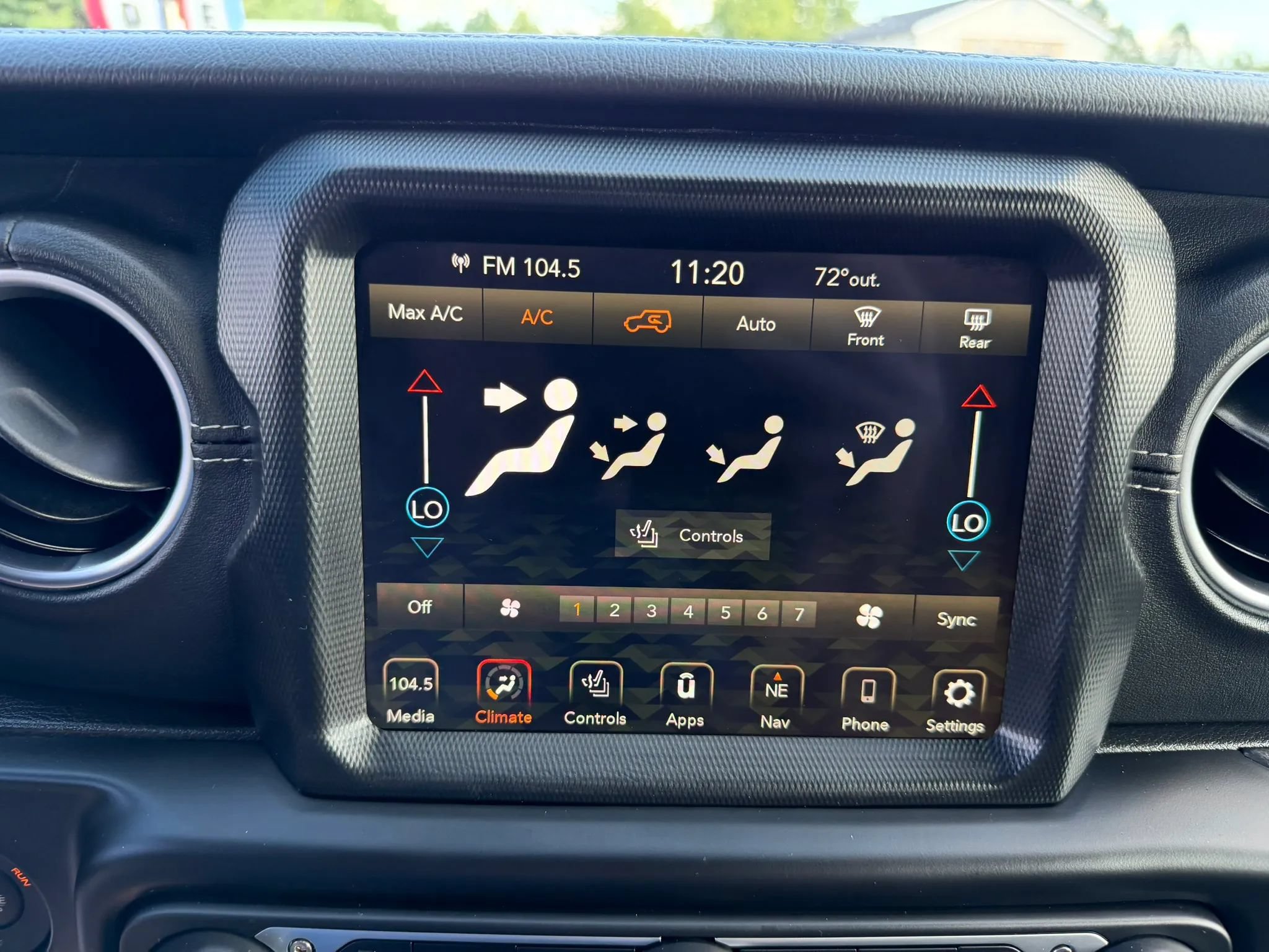 Used 2023 Jeep Wrangler Unlimited Sahara w/ Cold Weather Group AWD/4WD image 22