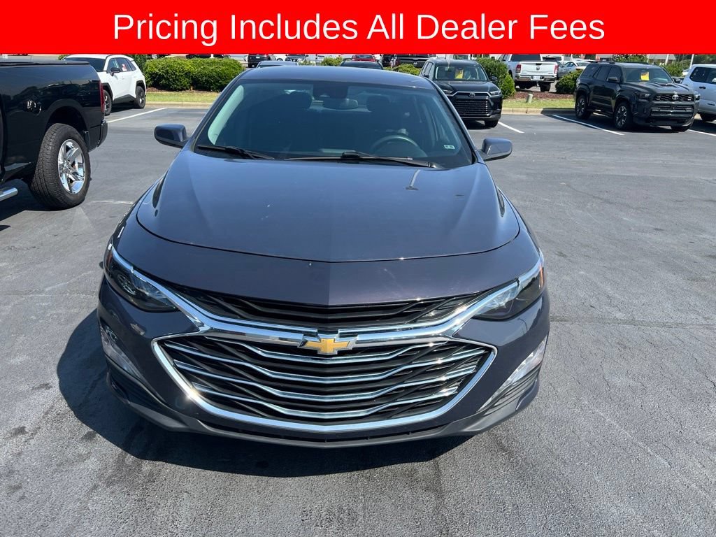Used 2025 Chevrolet Malibu LT FWD image 3
