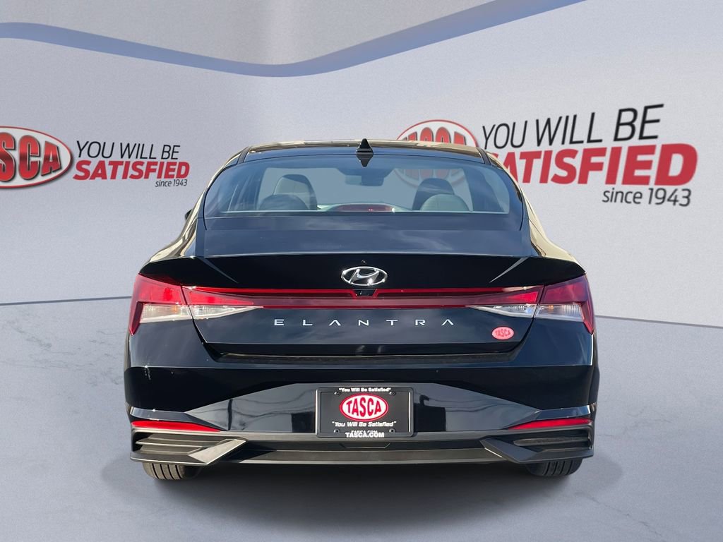 Used 2023 Hyundai Elantra SEL w/ Preferred Accessory Package image 7
