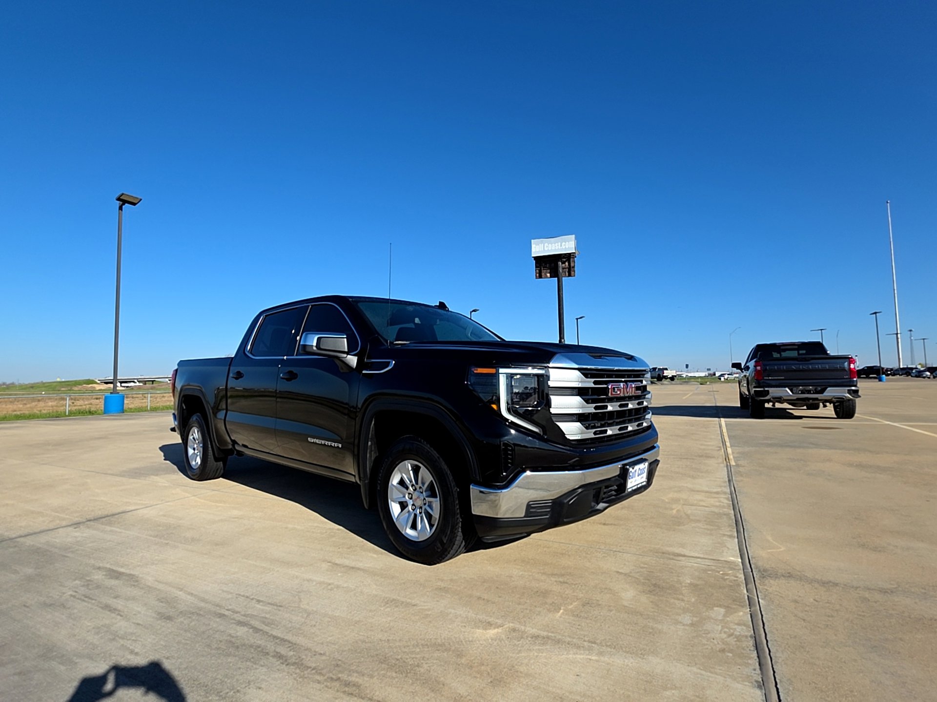 Used 2024 GMC Sierra 1500 SLE image 3