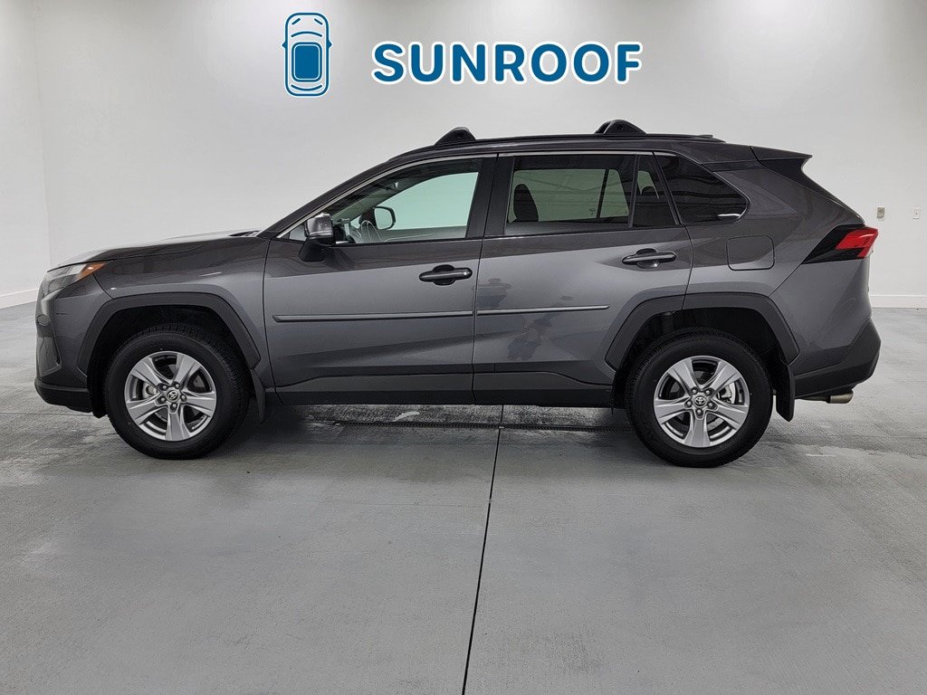 Used 2022 Toyota RAV4 XLE w/ Convenience Package FWD image 5