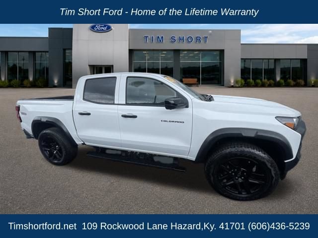 Used 2024 Chevrolet Colorado Trail Boss w/ Technology Package AWD/4WD image 4