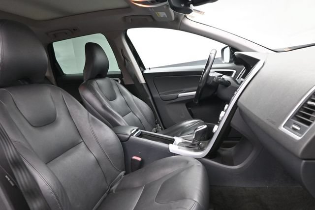 Used 2016 Volvo XC60 T6 w/ Protection Package FWD image 31