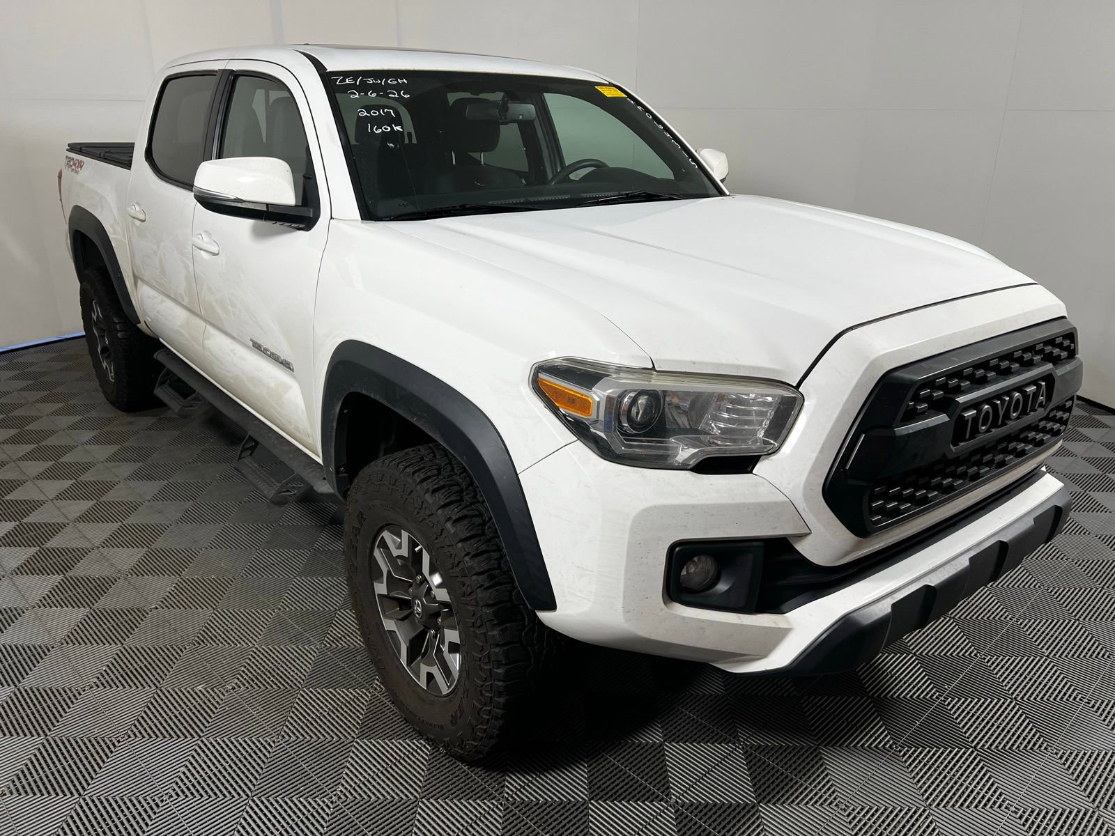 Used 2017 Toyota Tacoma TRD Off-Road image 3
