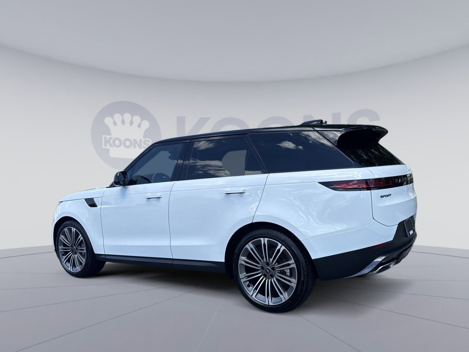 Used 2025 Land Rover Range Rover Sport SE AWD/4WD image 4