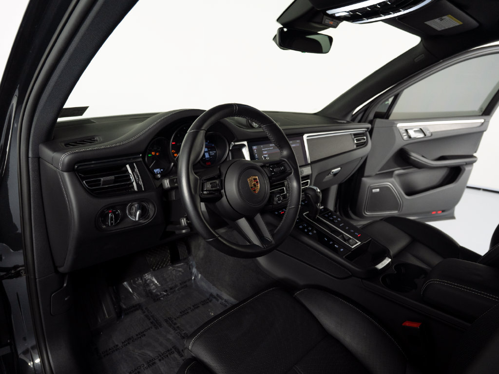 Certified 2023 Porsche Macan GTS AWD/4WD image 9