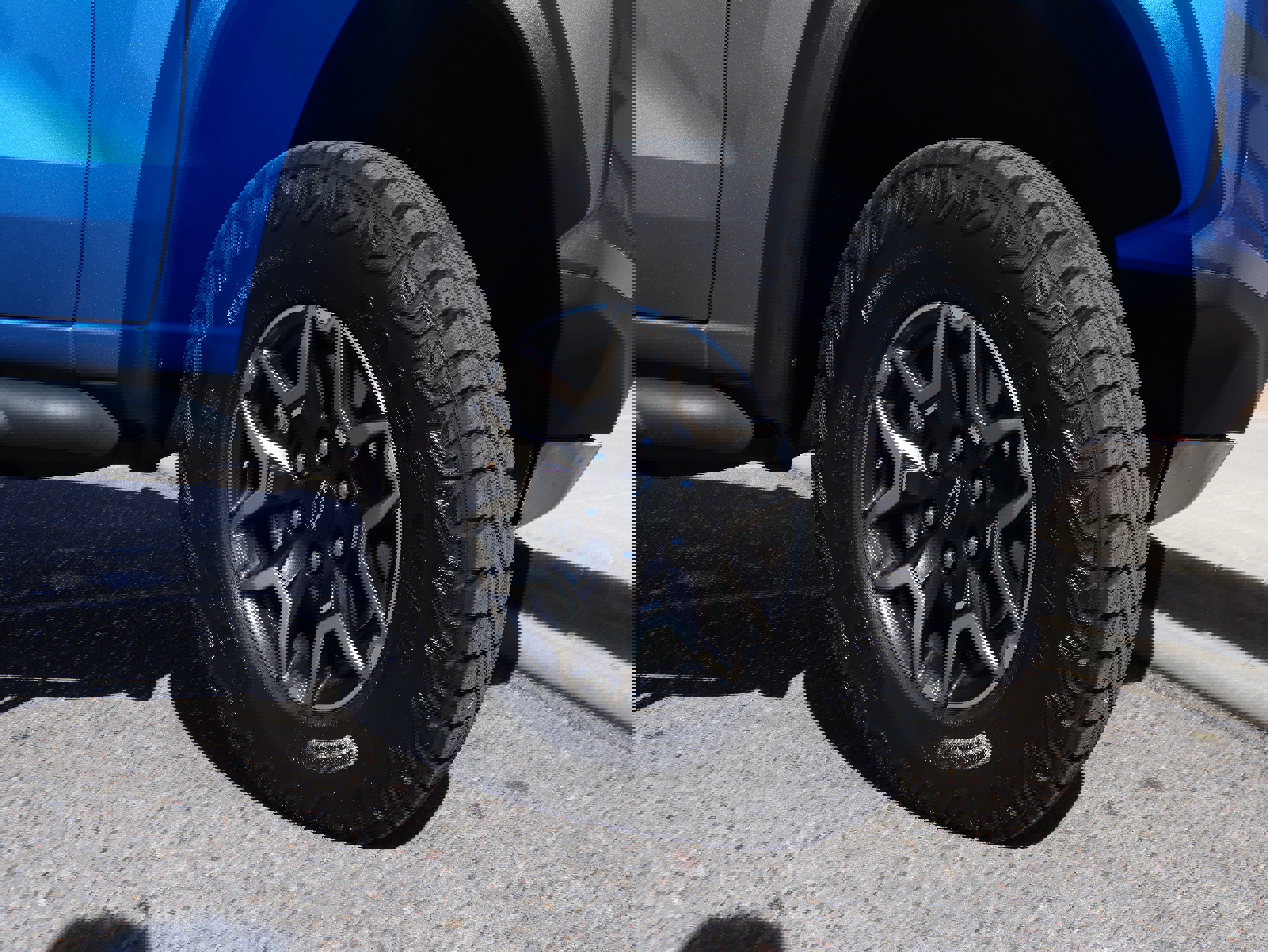 Used 2023 Chevrolet Colorado ZR2 w/ ZR2 Convenience Package III image 13