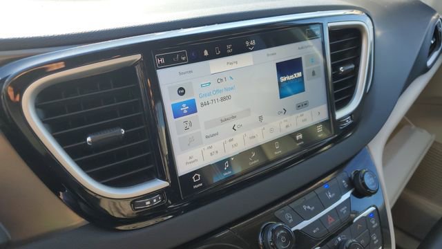 Certified 2024 Chrysler Pacifica Touring-L image 13