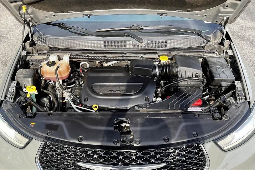 Used 2023 Chrysler Pacifica Touring-L FWD image 33