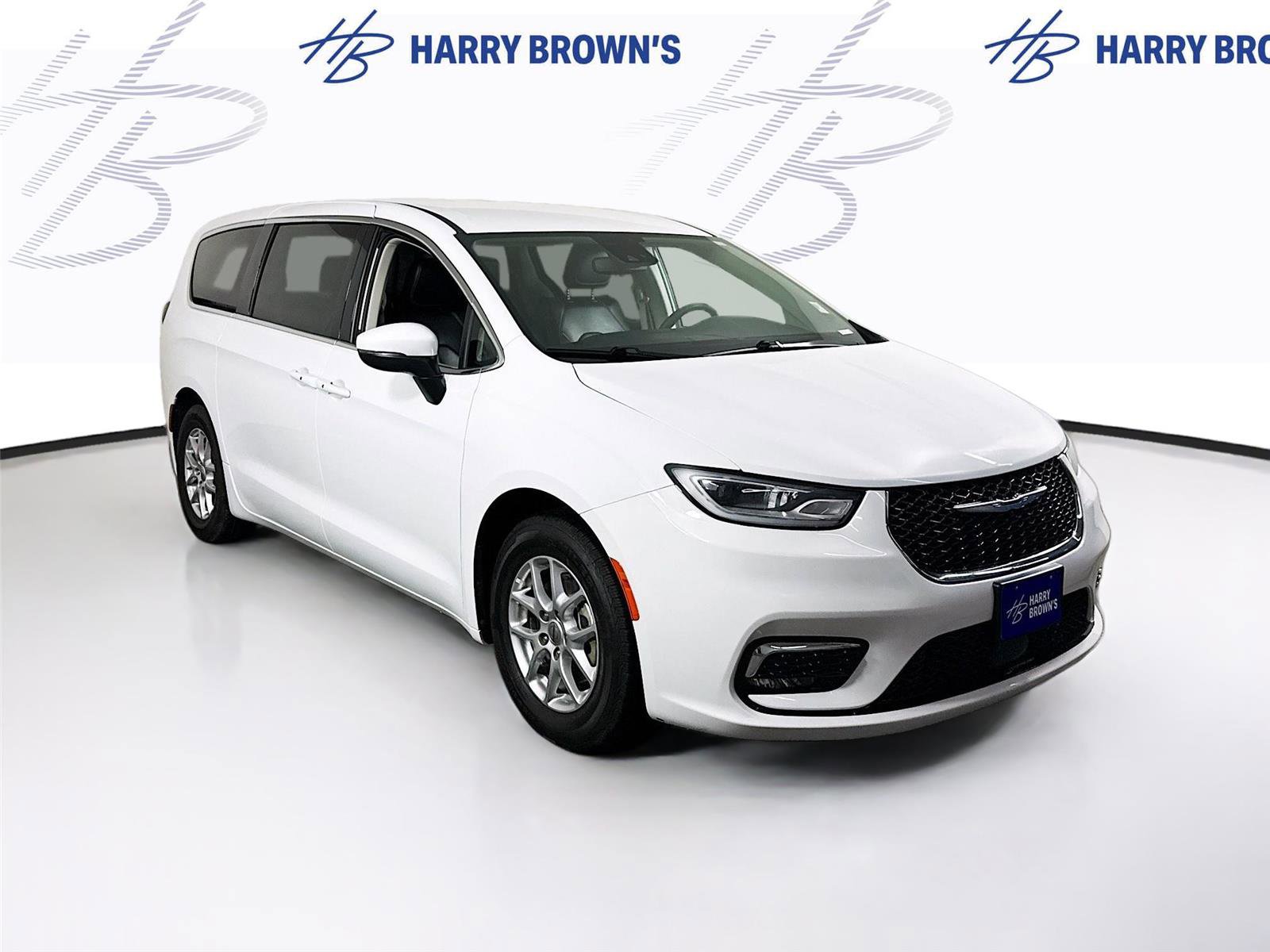 Used 2023 Chrysler Pacifica Touring-L image 26
