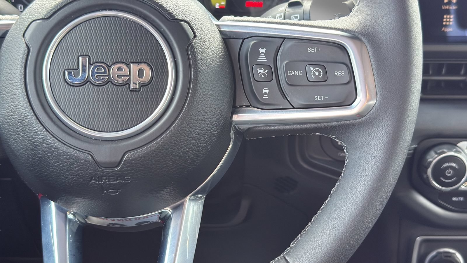 Used 2025 Jeep Wrangler Unlimited Sahara AWD/4WD image 15