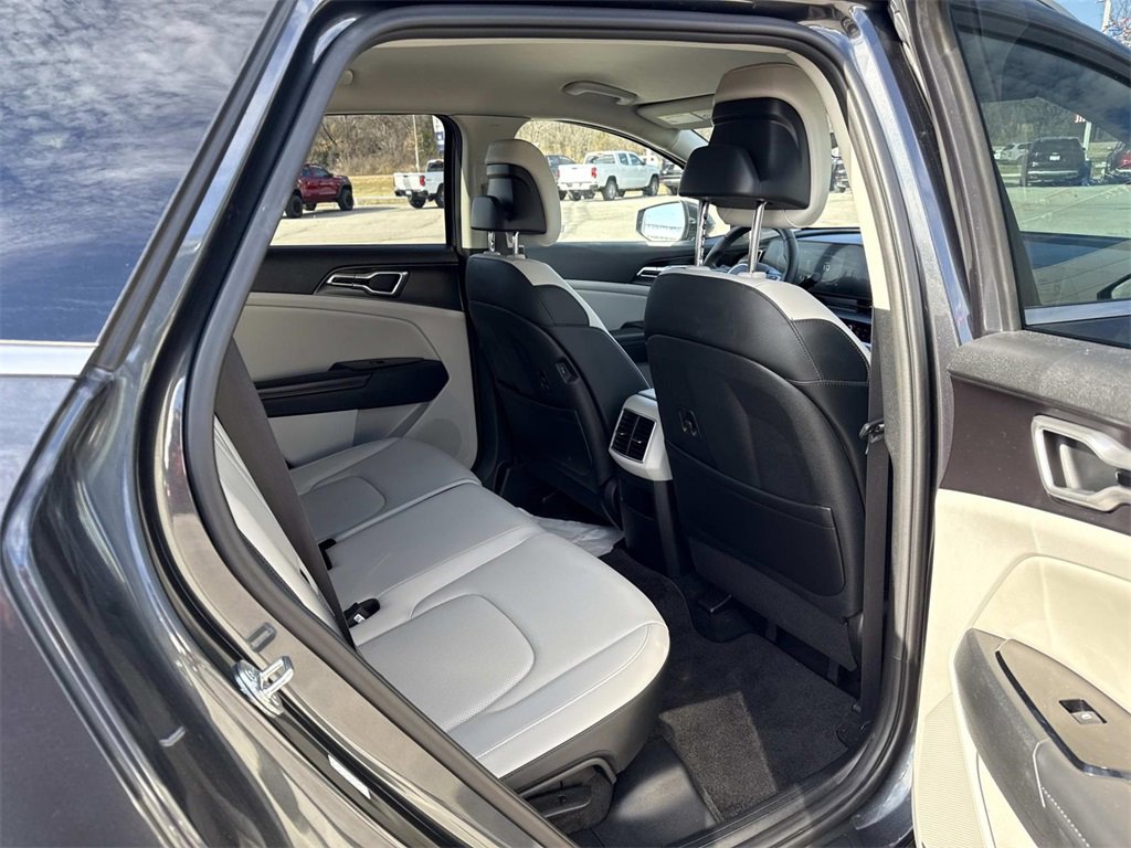 Used 2024 Kia Sportage EX image 28