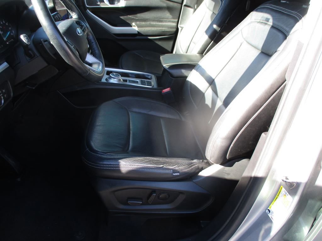 Used 2020 Ford Explorer XLT image 14