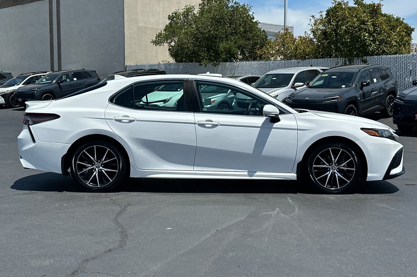 Used 2023 Toyota Camry SE w/ Audio Upgrade Package FWD image 6
