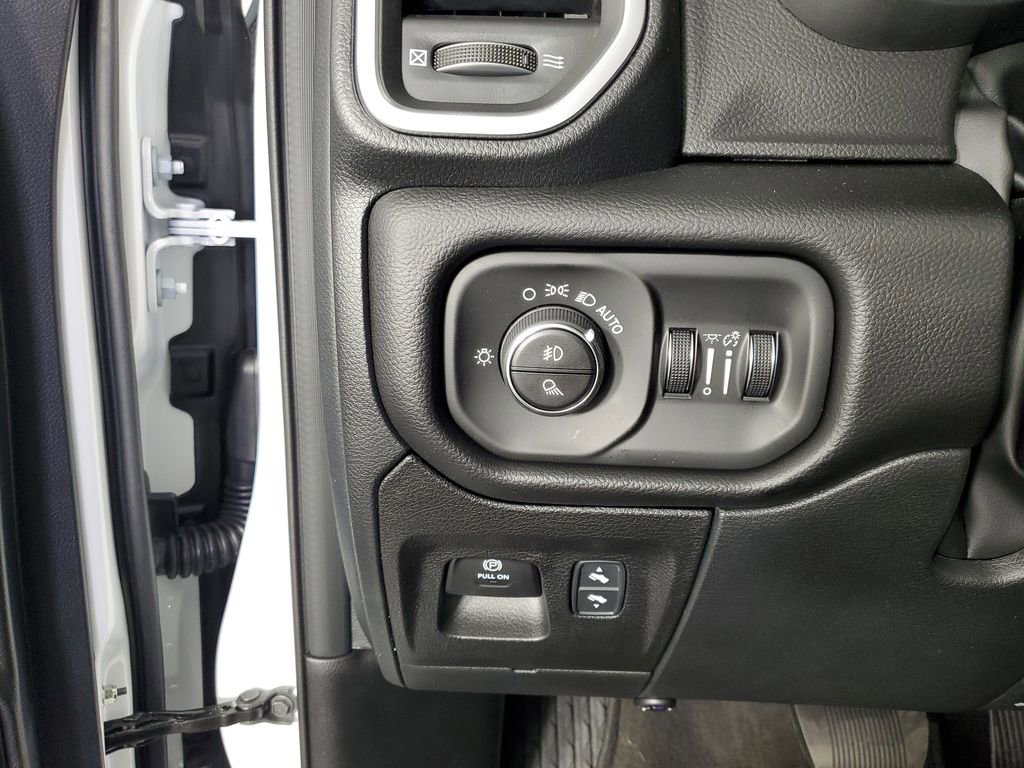 New 2026 RAM 1500 4x4 Crew Cab image 27