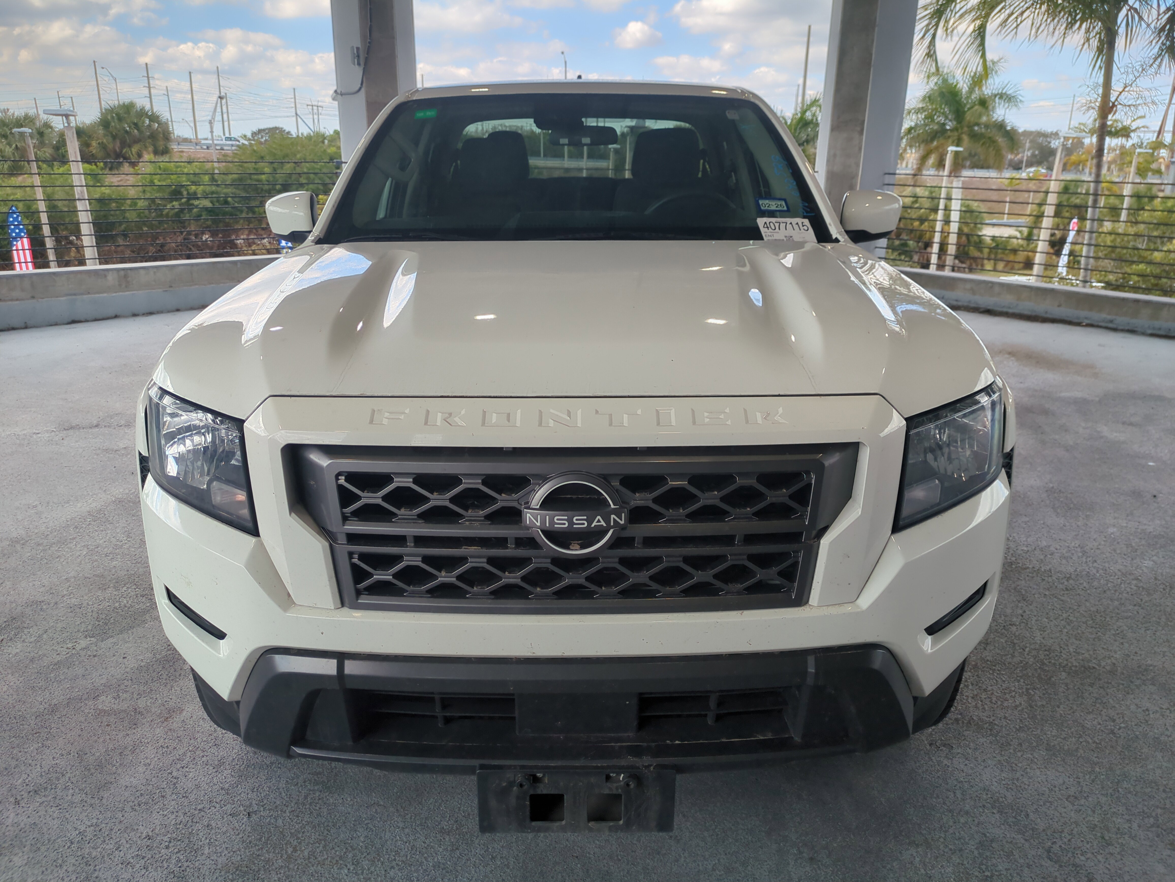 Used 2023 Nissan Frontier SV image 3