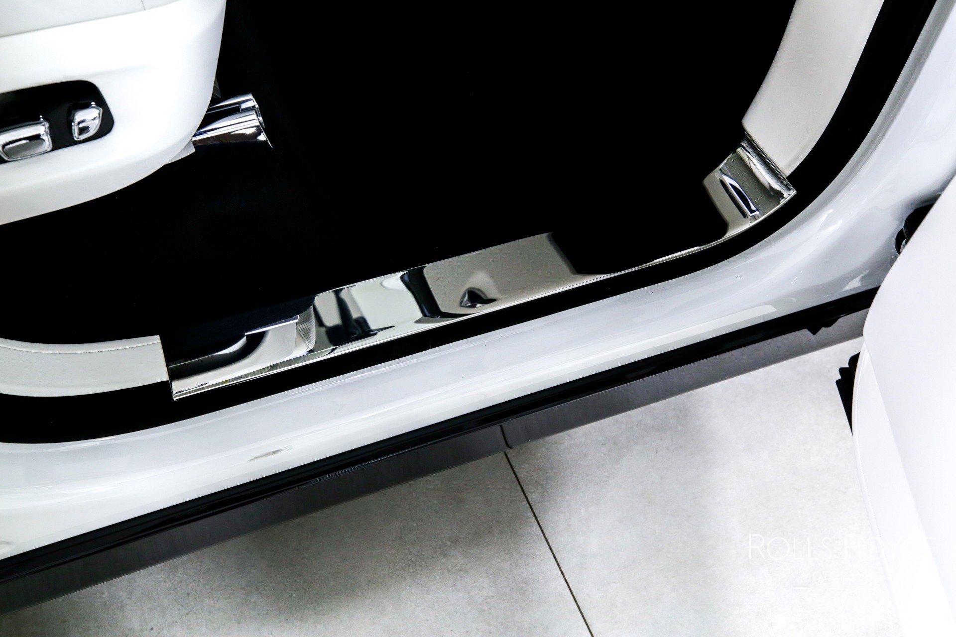 Certified 2025 Rolls-Royce Cullinan image 33