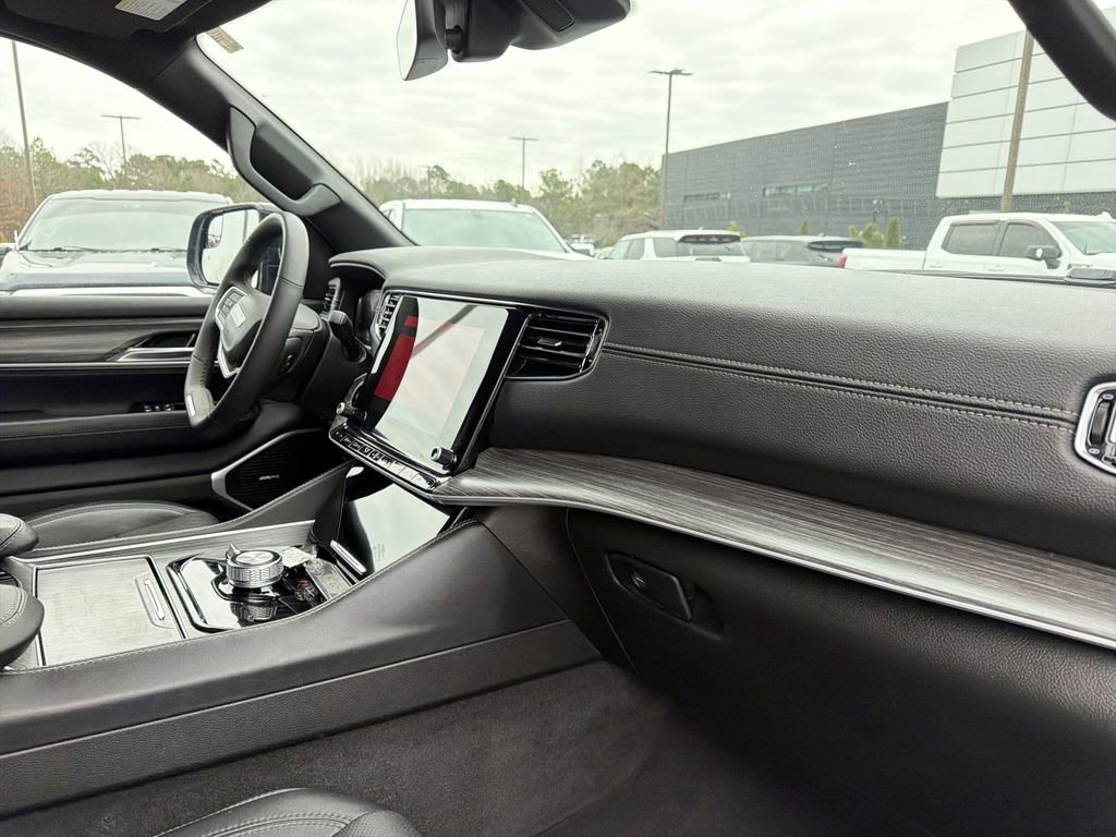 Used 2024 Jeep Wagoneer L Series II w/ Flexible Seating Group image 17