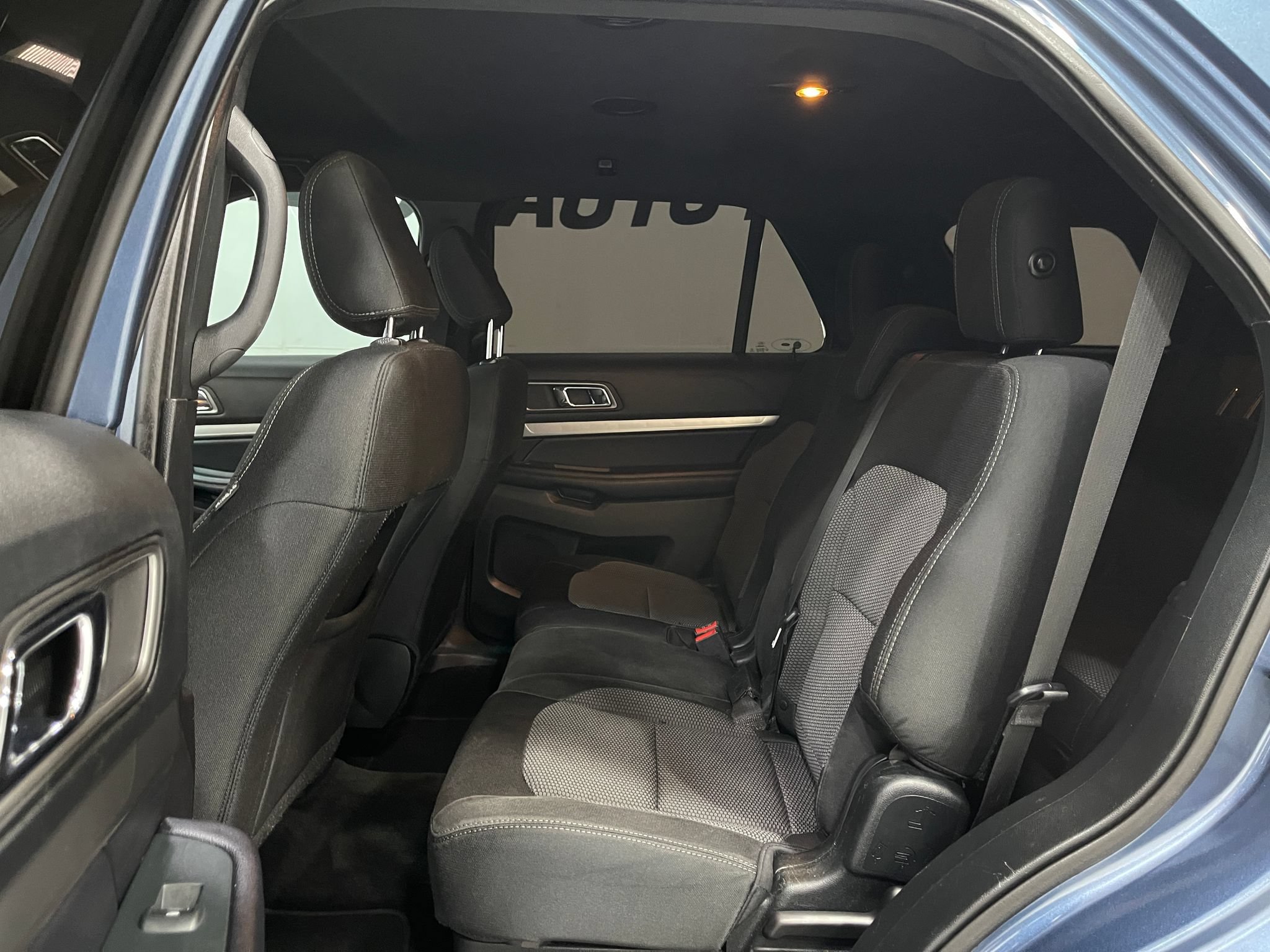 Used 2018 Ford Explorer XLT w/ Equipment Group 201A AWD/4WD image 30