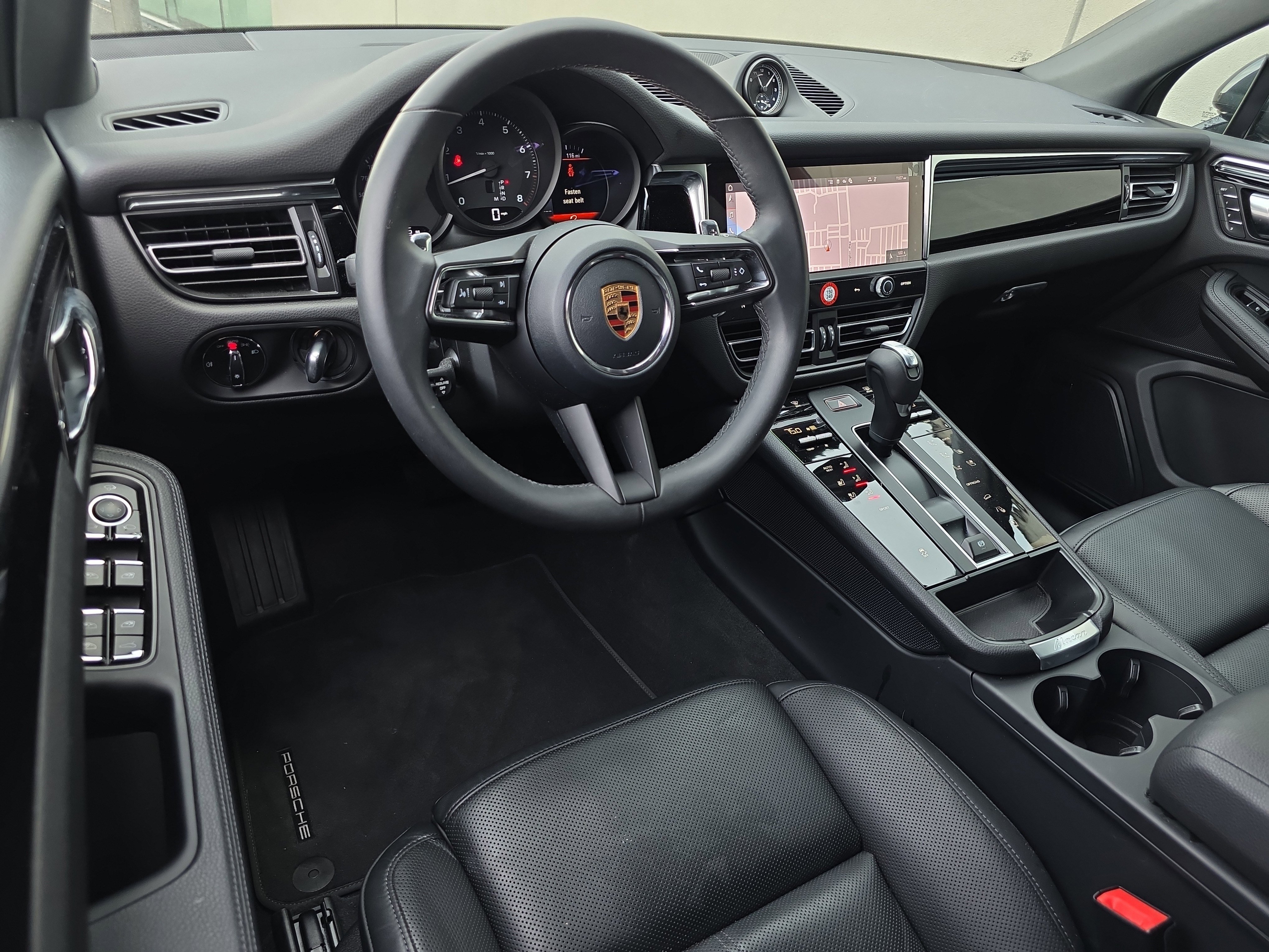 Used 2026 Porsche Macan AWD/4WD image 4