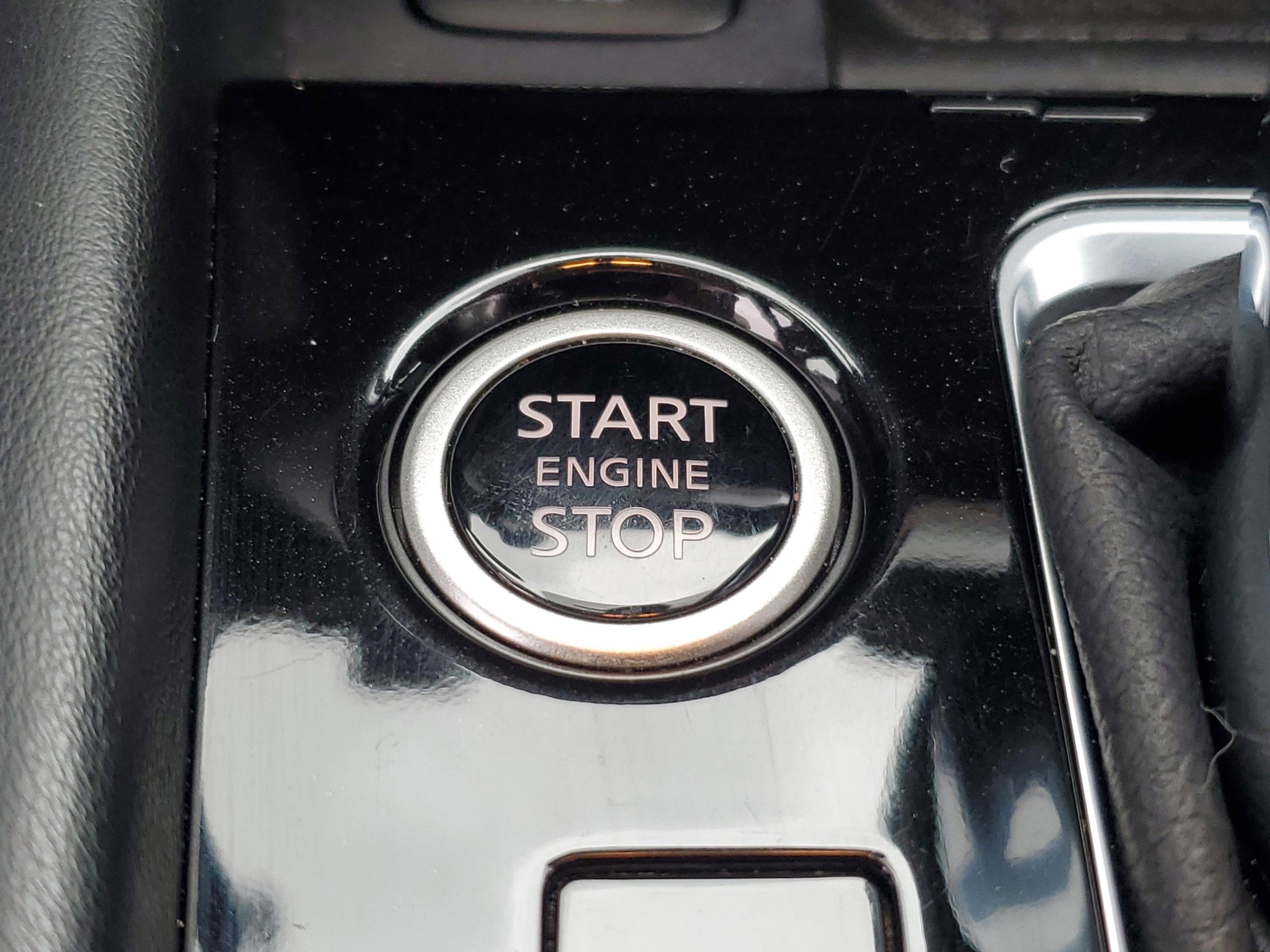 Used 2023 Nissan Kicks SR w/ SR Premium Package FWD image 31