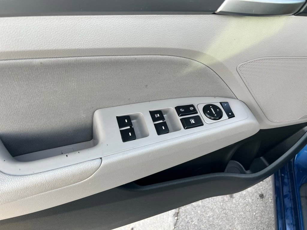 Used 2020 Hyundai Elantra SEL w/ Cargo Package (C1) image 16