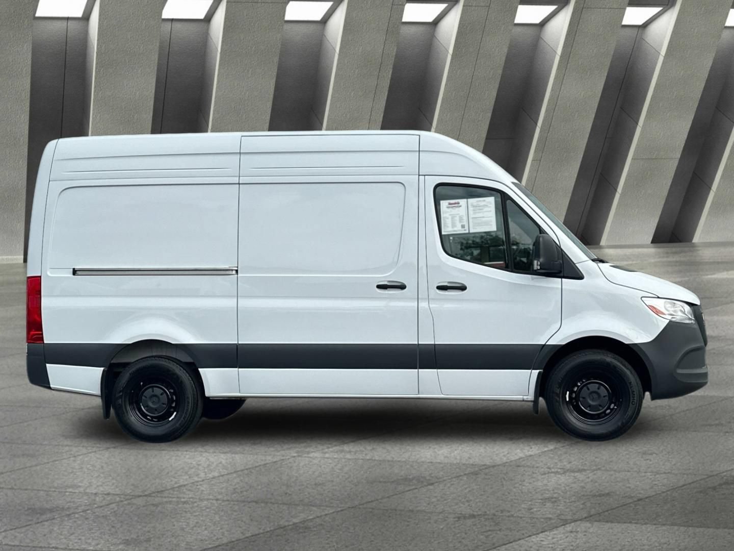 Used 2025 Mercedes-Benz Sprinter 2500 image 3