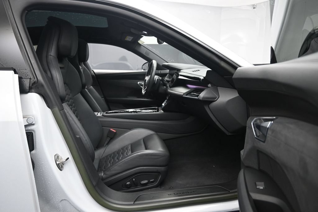Used 2023 Audi e-tron GT Premium Plus w/ Performance Package AWD/4WD image 28