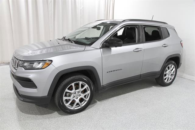 Used 2022 Jeep Compass Latitude image 3