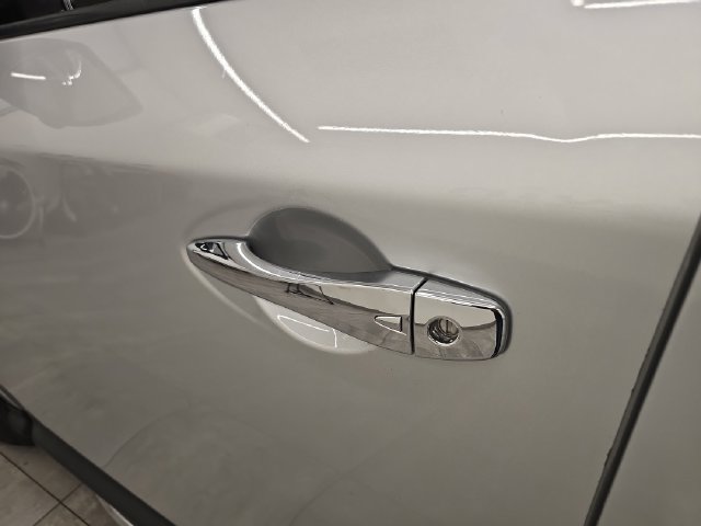 Used 2018 Nissan Pathfinder SL FWD image 21
