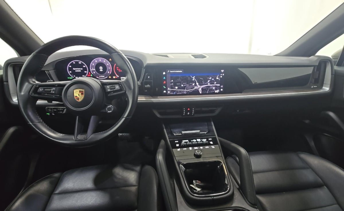 Used 2024 Porsche Cayenne AWD/4WD image 2