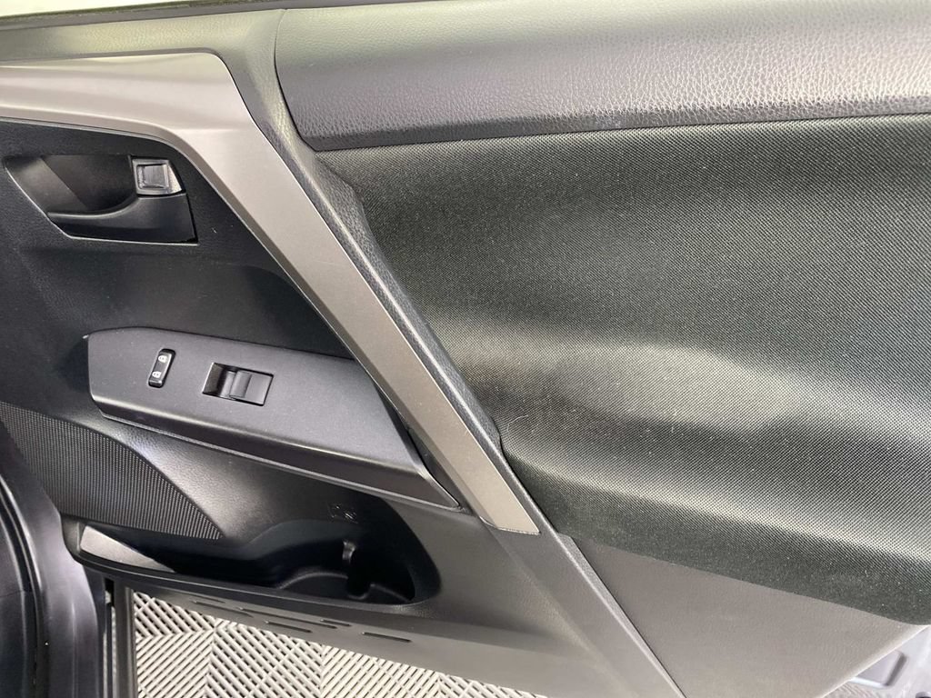 Used 2018 Toyota RAV4 LE w/ All Weather Liner Package AWD/4WD image 23