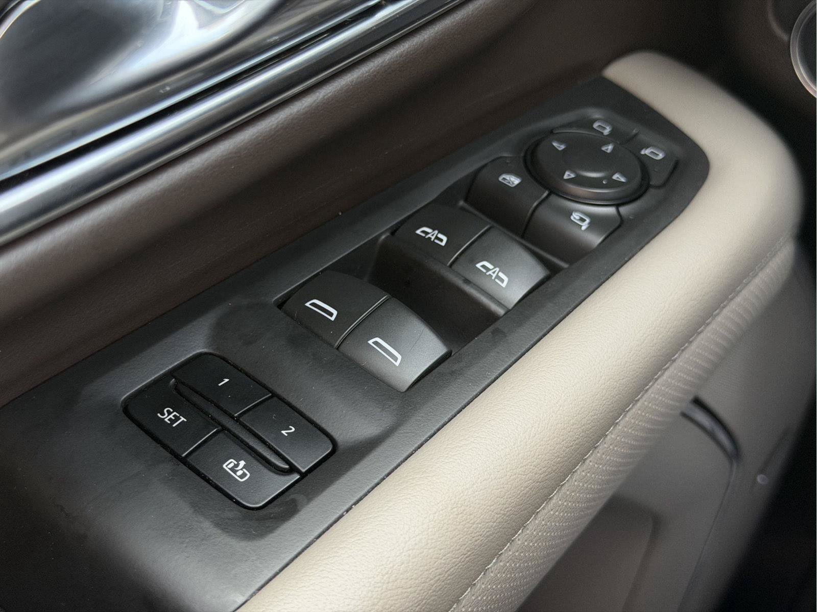 Used 2024 GMC Yukon SLT w/ SLT Luxury Package AWD/4WD image 22