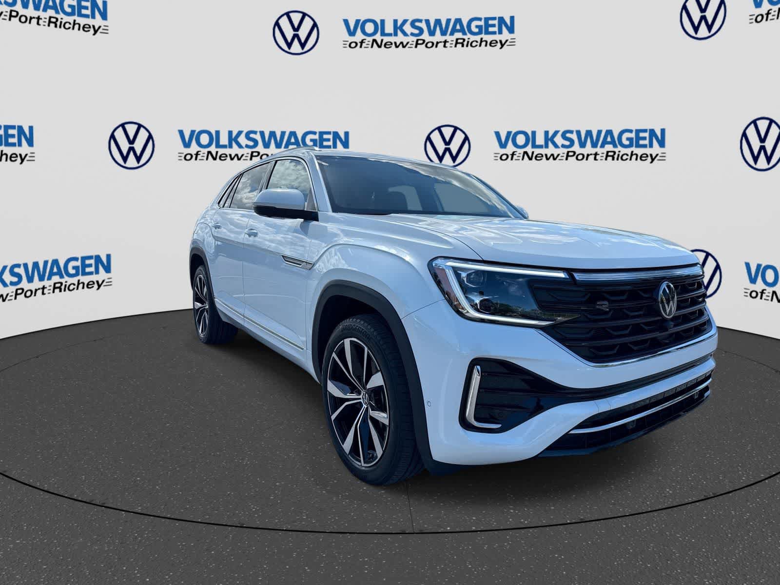 Certified 2024 Volkswagen Atlas Cross Sport SEL Premium R-Line AWD/4WD image 8