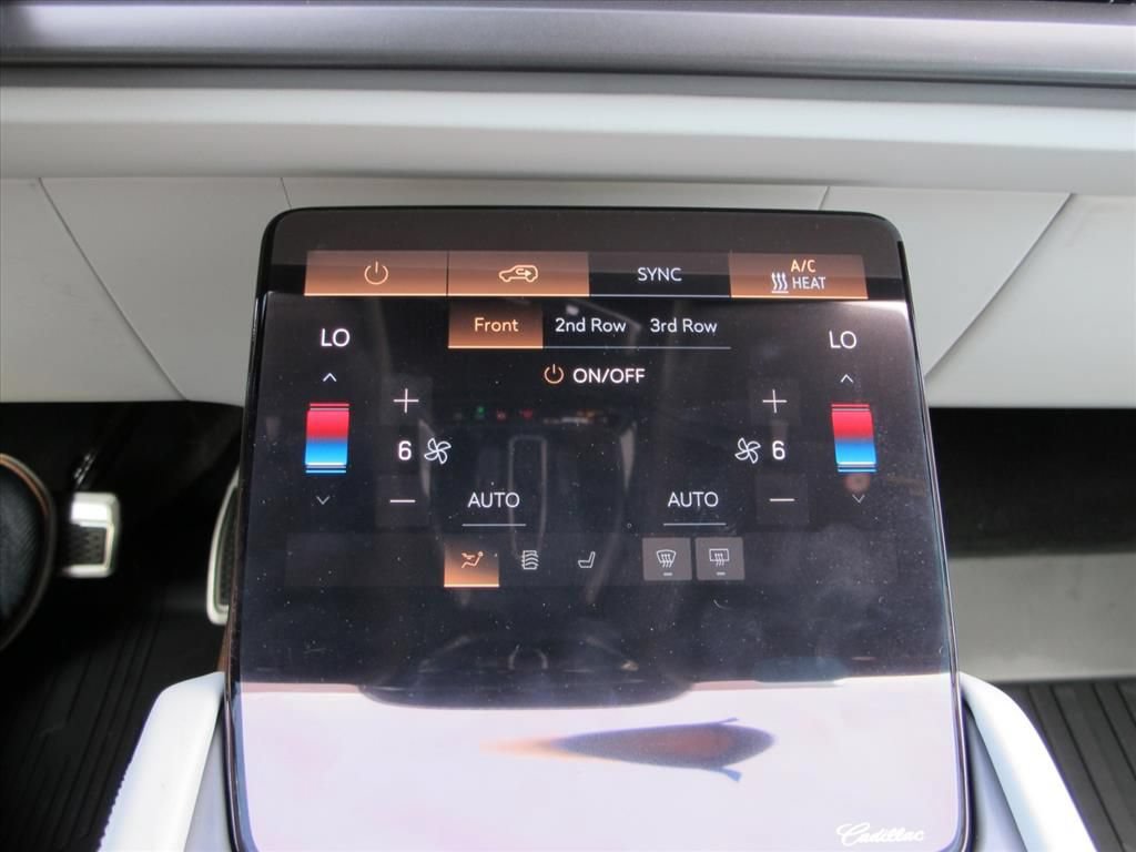 New 2027 Cadillac Vistiq Luxury w/ LPO, Floor Liner Package AWD/4WD image 17