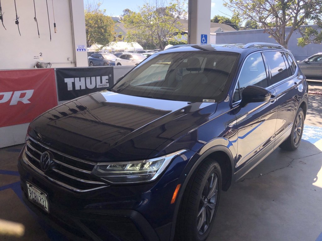 Used 2022 Volkswagen Tiguan SE image 1