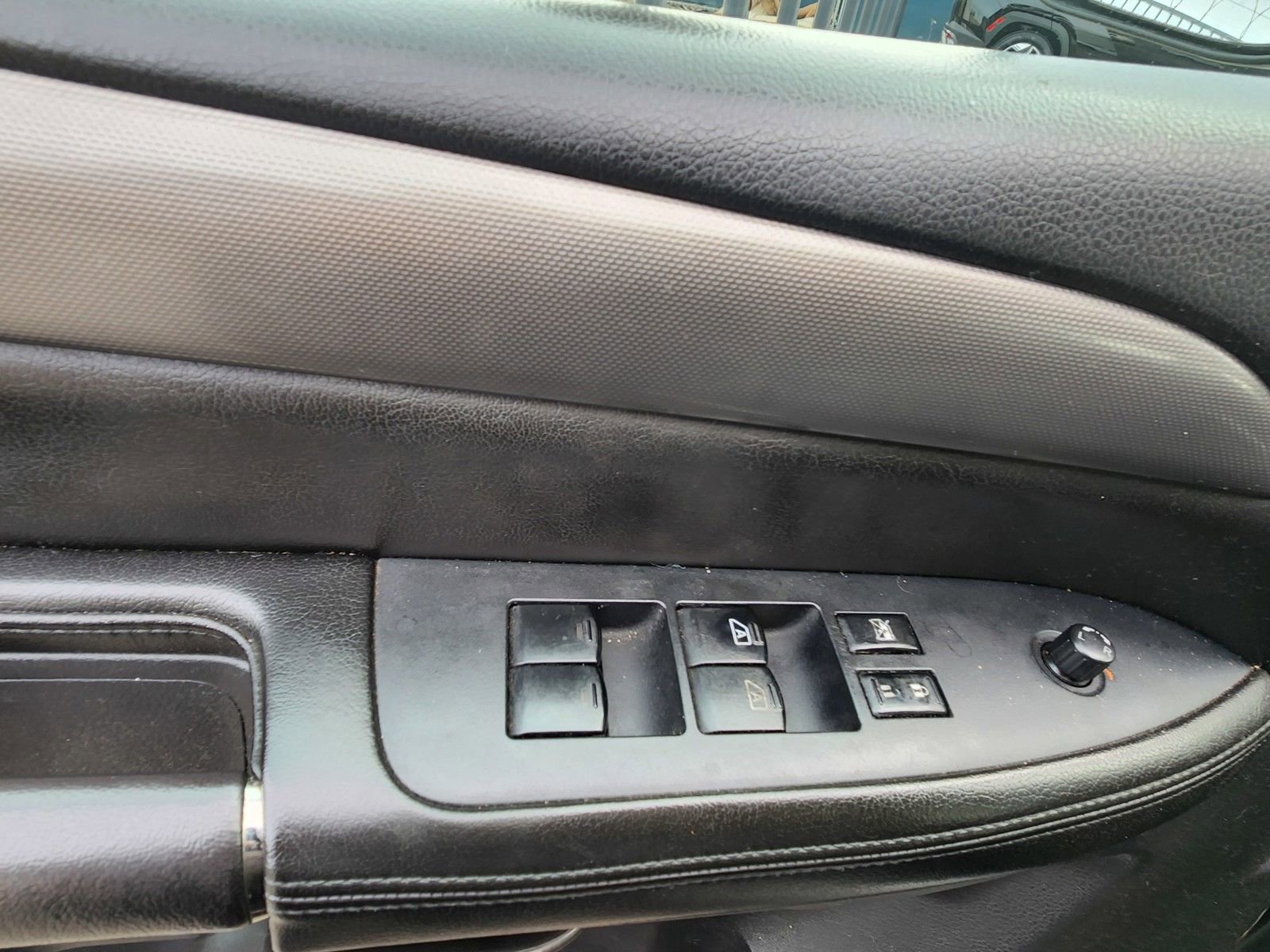 Used 2011 Nissan Armada SV image 9