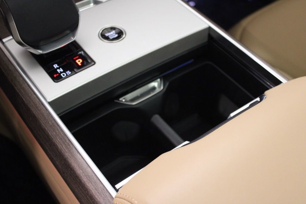 Used 2025 Land Rover Range Rover SE image 33