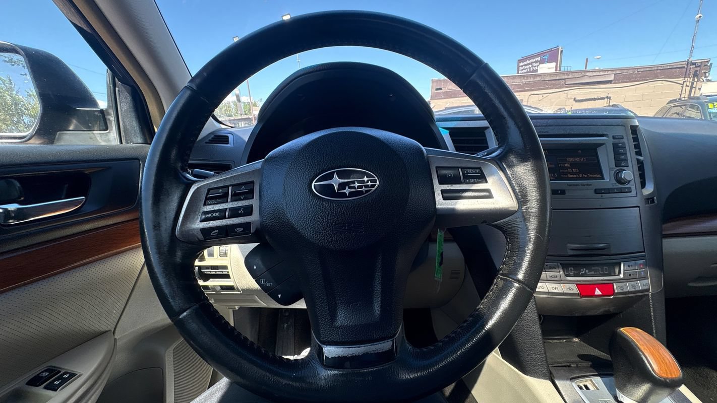 Used 2013 Subaru Outback 3.6R Limited w/ Moonroof Pkg AWD/4WD image 15
